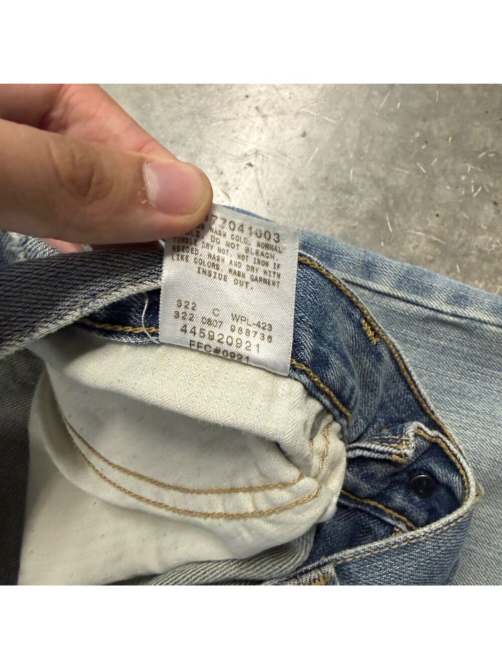 Levis 2000s Silvertab Bootcut Jeans - Picture 6 of 8